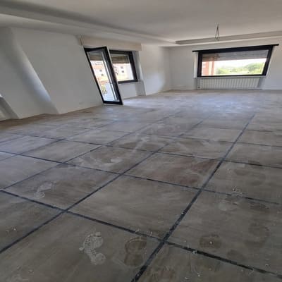 Stato iniziale prima dei lavori di lucidatura pavimento in marmo di trani
